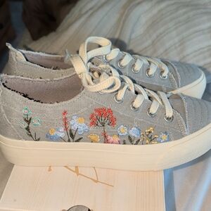 Blowfish Malibu Floral Embroidered Women's Sneakers